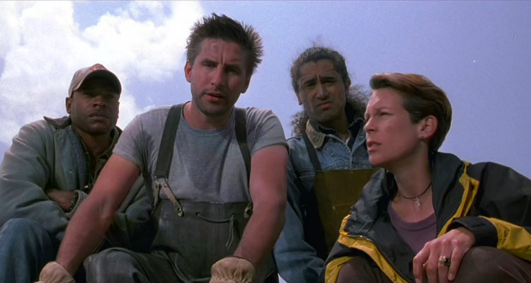 Virus 1999 Movie Jamie Lee Curtis, William Baldwin, Sherman Augustus and Cliff Curtis looking at the russian ship scene