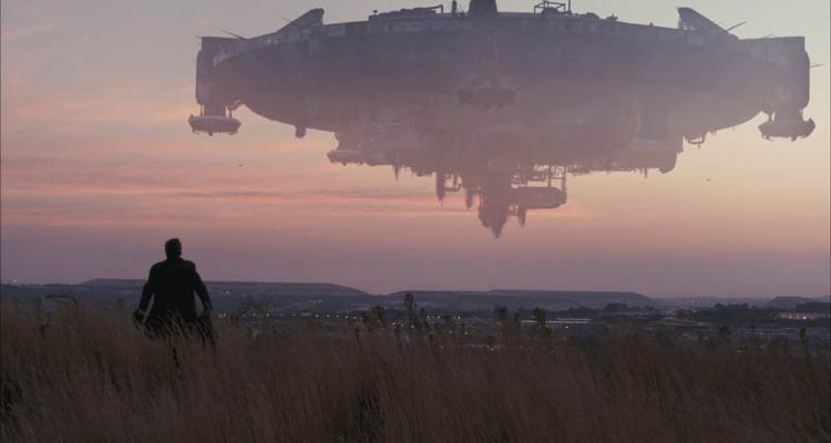 District 9 2009 Movie Scene A giant alien spaceship hovering over a city