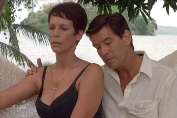 The Tailor of Panama 2001 Movie Scene Pierce Brosnan as Osnard trying to seduce Jamie Lee Curtis as Louisa on a beach