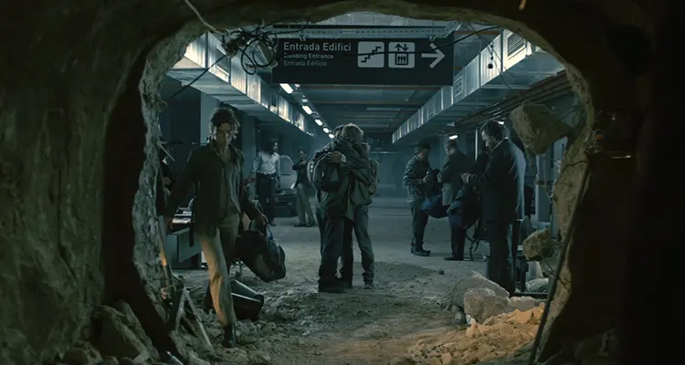 Los Ulitmos Dias AKA The Last Days 2013 Movie Scene A huge hole in the wall of a metro station