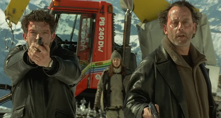 The Crimson Rivers 2000 Movie Scene Jean Reno as Pierre Niemans and Vincent Cassel as Max Kerkerian holding guns at the mountain
