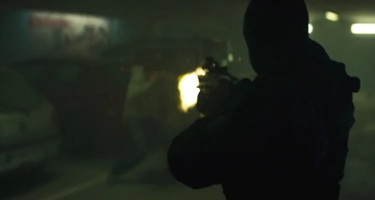 Tueurs 2017 Movie Scene One of the robbers shooting bystanders after the robbery