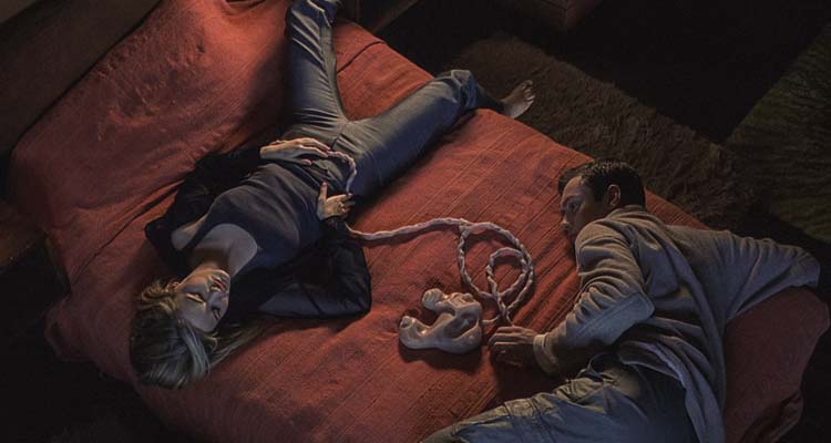 eXistenZ 1999 Movie Scene Jude Law as Ted Pikul and Jennifer Jason Leigh as Allegra Geller using a pod to play a virtual reality video game