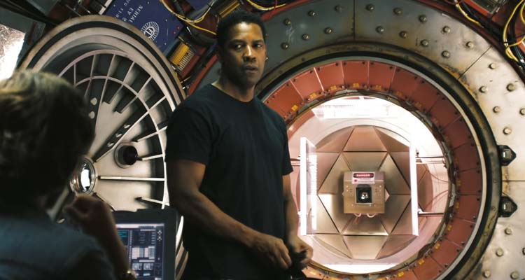 Deja Vu 2006 Movie Scene Denzel Washington as Doug Carlin about to travel through time to prevent a terrorist attack