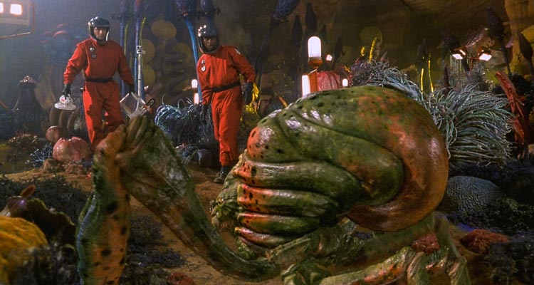 Evolution 2001 Movie Scene David Duchovny as Ira Kane and Orlando Jones as Harry Block in a cave where the meteor hit looking at all the weird creatures