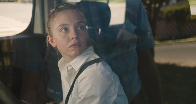 Reality 2023 Movie Scene Sydney Sweeney as Reality Winner in her car surprised by the two FBI agents