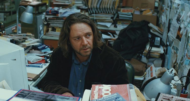 State of Play 2009 Movie Scene Russell Crowe as journalist Cal McAffrey working at his desk on a big story about a congressman and his murdered aide