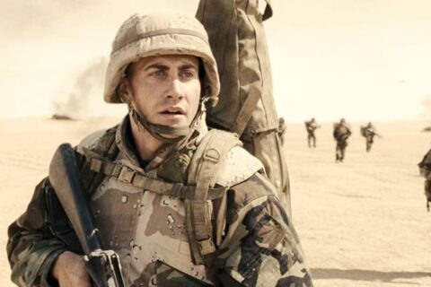 Jarhead 2005 Movie Scene Jake Gyllenhaal as Anthony Swofford in Iraq spotting something in the distance