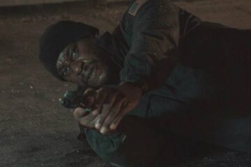 1992 Movie 2022 Scene Tyrese Gibson as Mercer Bey holding a gun